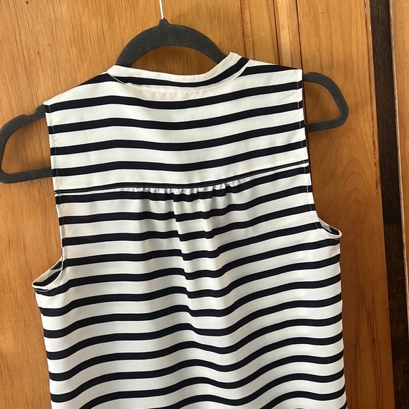 JCrew sleeveless blouse- 4 - Picture 4 of 4